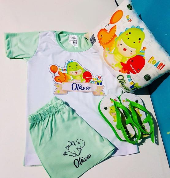 Kit de Dormir Pijama, Chinelo e Almofada - Dinossauro Baby
