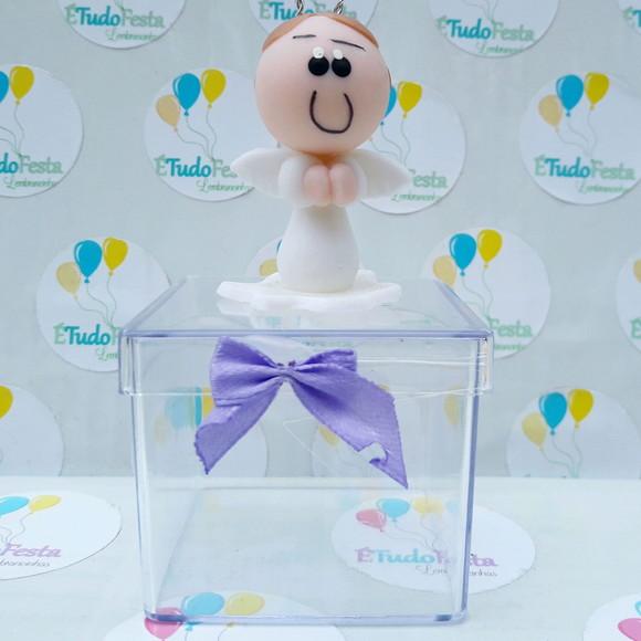 Caixinha acrílica personalizada batismo com anjo em biscuit