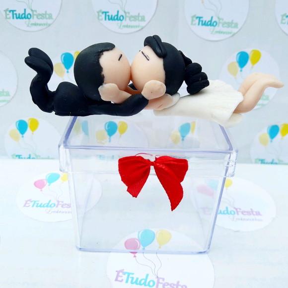 Caixinha acrílica personalizada Casamento com noivos em bisc