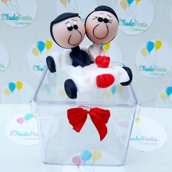 Caixinha acrílica personalizada Casamento com noivos em bisc
