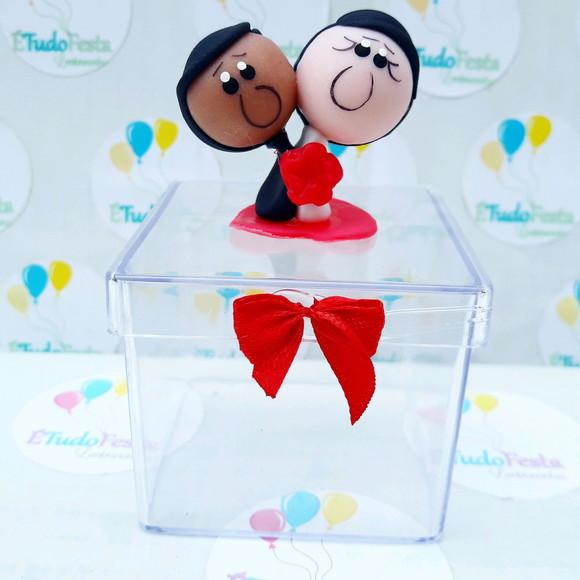 Caixinha acrílica personalizada Casamento com noivos em bisc