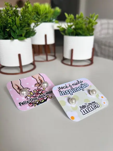 Brinco Pérola na Tag Personalizado -dia da Mães