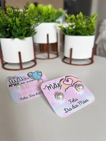 Brinco Pérola na Tag Personalizado -dia da Mães