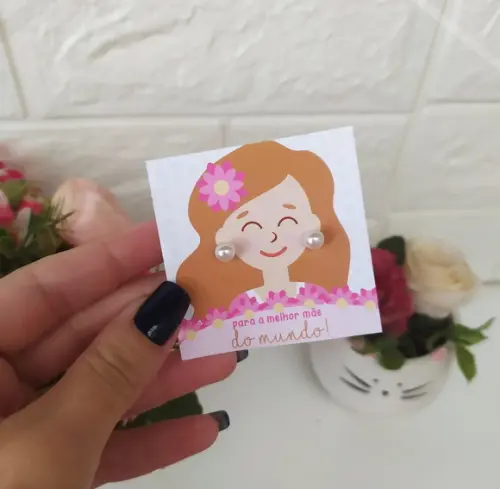 Brinco Pérola na Tag Personalizado -dia da Mães
