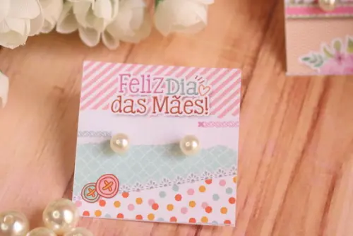 Brinco Pérola na Tag Personalizado -dia da Mães