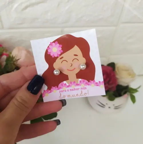 Brinco Pérola na Tag Personalizado -dia da Mães