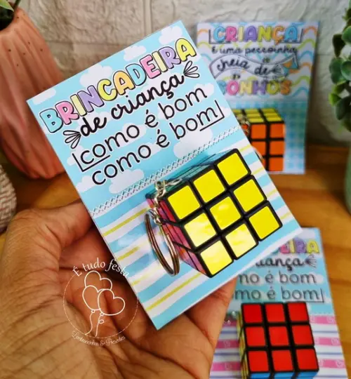 Chaveiro Cubo Mágico com Tag Dia das Crianças