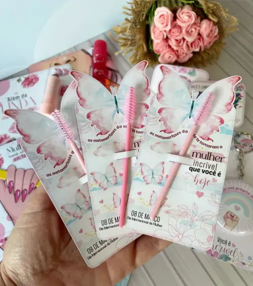 Escovinha para Cilios +tag Personalizada Dia da Mulher