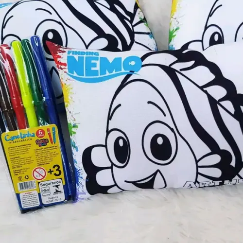 Kit de Colorir Almofada + Canetinha Procurando Nemo