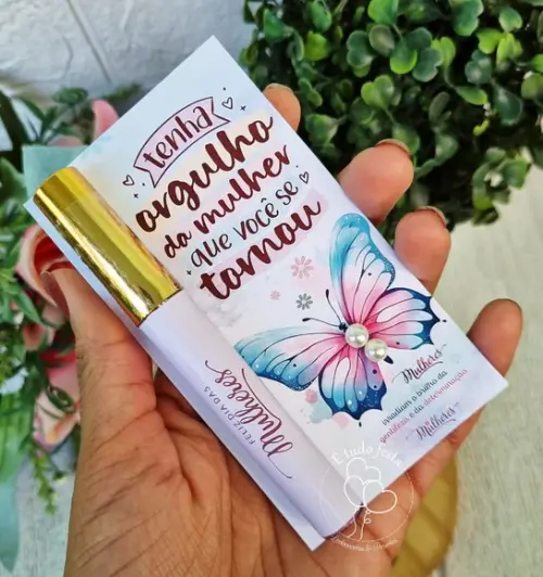 Lip Gloss Labial + Brinco Personalizado Dia das Mulheres