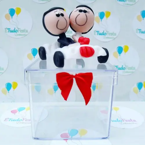 Caixinha acrílica personalizada Casamento com noivos em bisc