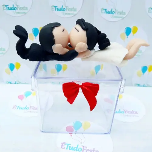 Caixinha acrílica personalizada Casamento com noivos em bisc