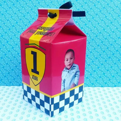 Caixinha de Milk personalizada Ferrari