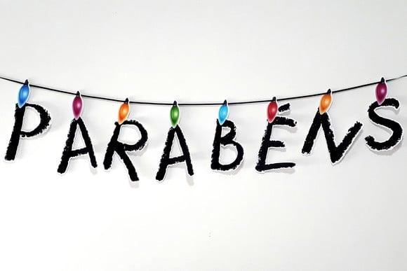 Bandeirinha Parabéns Stranger Things
