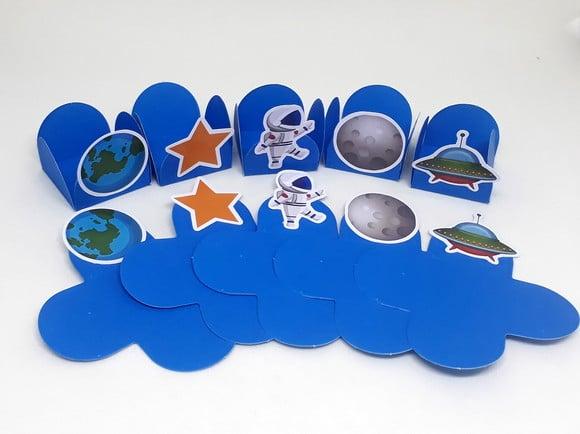Kit forminhas + Toper Docinhos c/ 60 itens Astronauta
