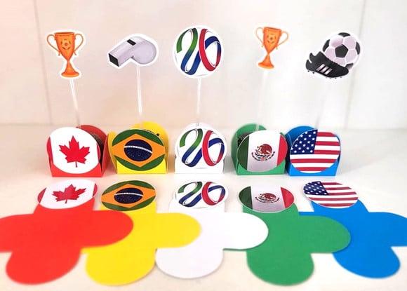 Kit Forminhas + Toper Docinhos c/ 60 Itens Copa 2026