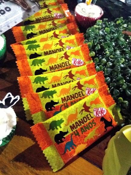 Capa Kit Kat Dinossáuro