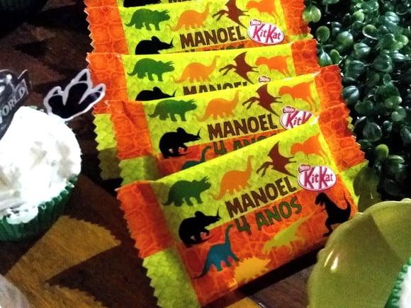 Capa Kit Kat Dinossáuro