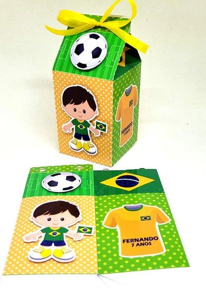 Kit 12 Caixas Milk Jogador(a) de Futebol Brasil com Aplique 3d