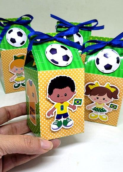 Kit 12 Caixas Milk Jogador(a) de Futebol Brasil com Aplique 3d