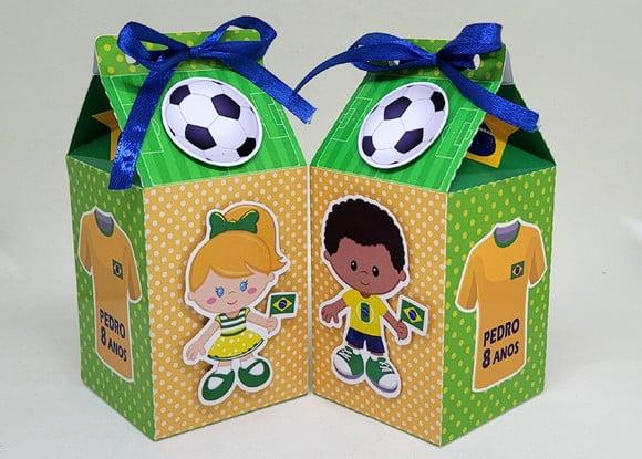 Kit 12 Caixas Milk Jogador(a) de Futebol Brasil com Aplique 3d