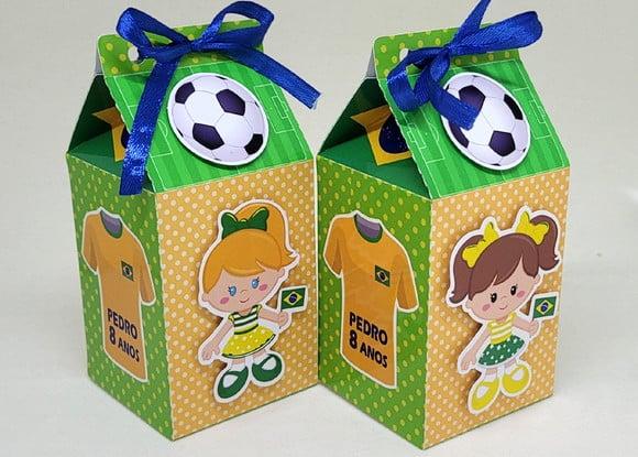 Kit 12 Caixas Milk Jogadora de Futebol Brasil com Aplique 3d