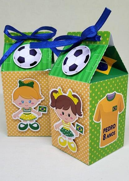 Kit 12 Caixas Milk Jogadora de Futebol Brasil com Aplique 3d
