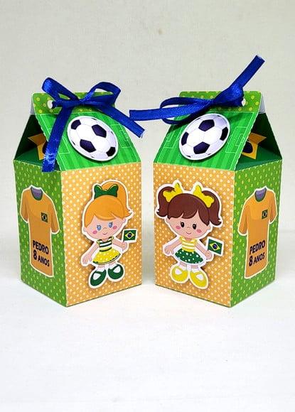 Kit 12 Caixas Milk Jogadora de Futebol Brasil com Aplique 3d