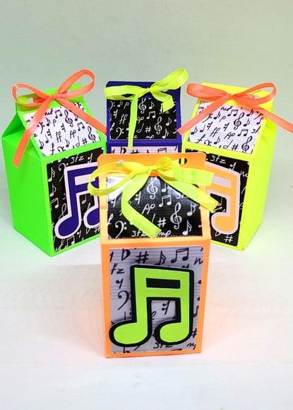 Kit 12 Caixas Milk Neon Nota Musical com Aplique 3d