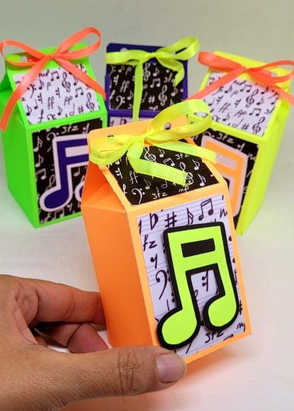 Kit 12 Caixas Milk Neon Nota Musical com Aplique 3d
