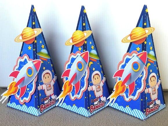 Kit 12 Caixas Pirâmide Astronauta com Aplique 3d