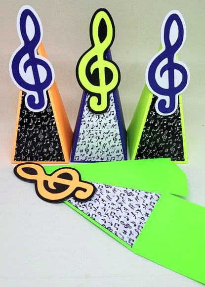 Kit 12 Caixas Pirâmide Neon Nota Musical com Aplique 3d