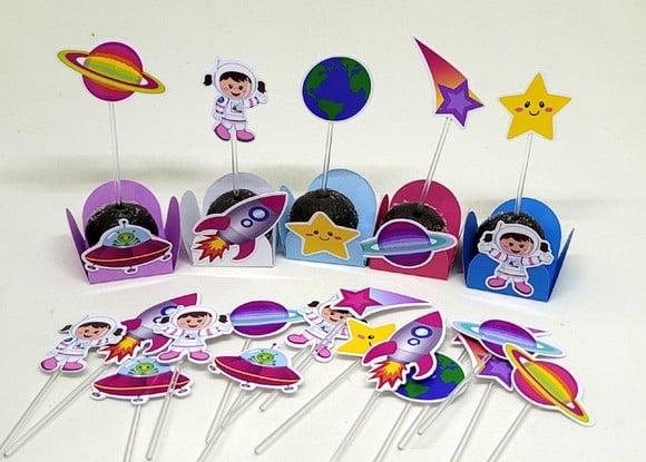 Kit com 60 Itens Forminhas e Toper Astronauta Menina