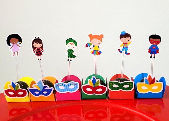 Kit com 60 Itens Forminhas e Toper Bloquinho Carnaval
