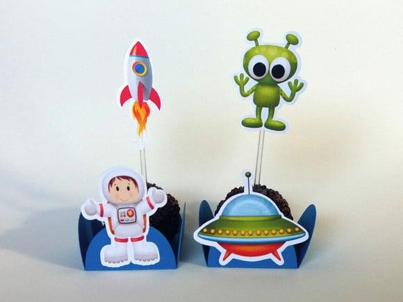 Kit com 60 itens Forminhas e Toper Docinhos Astronauta