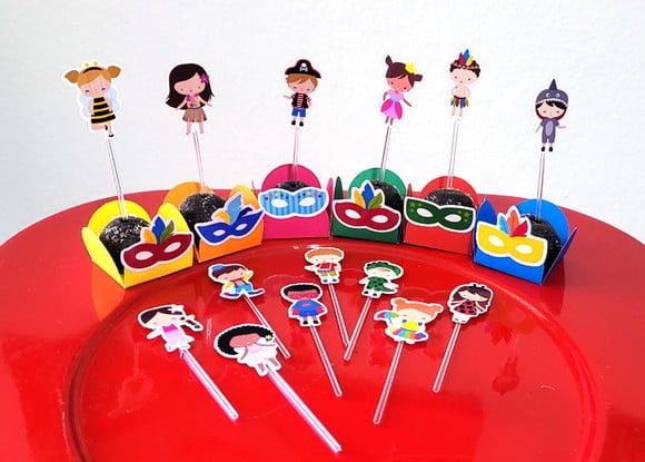 Kit com 60 Itens Forminhas e Toper Bloquinho Carnaval