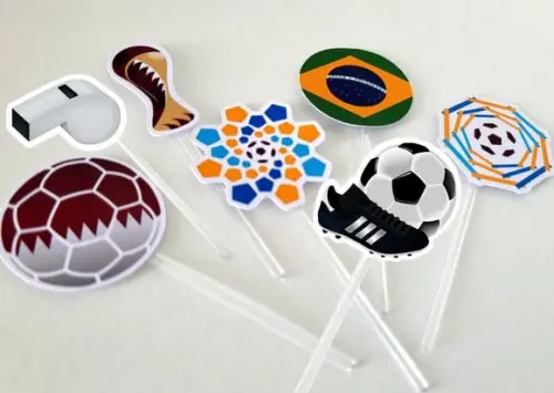 Kit Forminhas + Toper Docinhos c/ 60 Itens Copa 2022