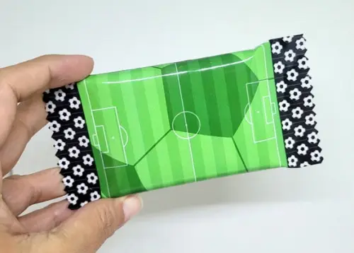 Capa Kit Kat Campo de Futebol