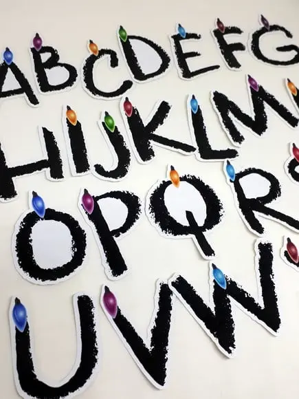 Kit 26 Apliques Alfabeto 8cm Stranger Things