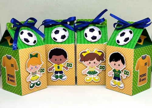 Kit 12 Caixas Milk Jogador(a) de Futebol Brasil com Aplique 3d