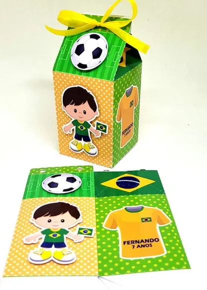 Kit 12 Caixas Milk Jogador(a) de Futebol Brasil com Aplique 3d