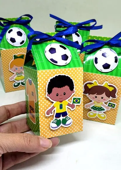 Kit 12 Caixas Milk Jogador(a) de Futebol Brasil com Aplique 3d