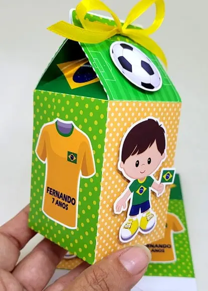 Kit 12 Caixas Milk Jogador(a) de Futebol Brasil com Aplique 3d