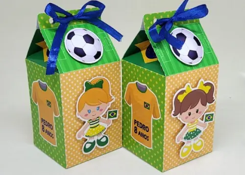Kit 12 Caixas Milk Jogadora de Futebol Brasil com Aplique 3d