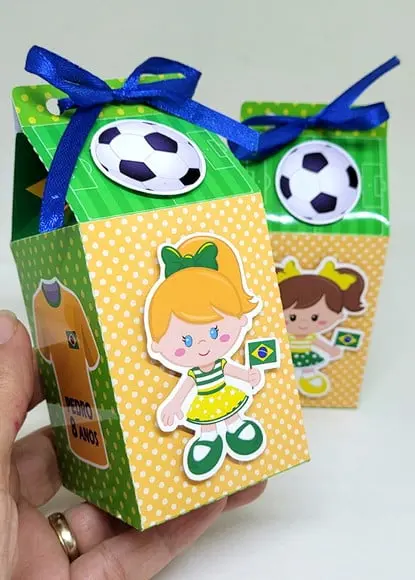 Kit 12 Caixas Milk Jogadora de Futebol Brasil com Aplique 3d