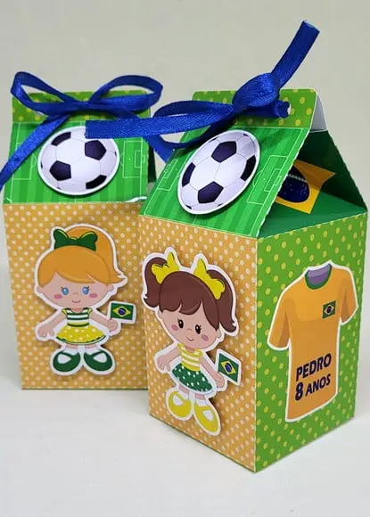 Kit 12 Caixas Milk Jogadora de Futebol Brasil com Aplique 3d