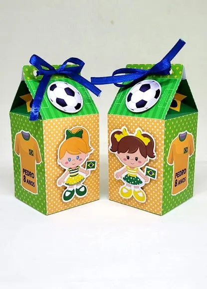 Kit 12 Caixas Milk Jogadora de Futebol Brasil com Aplique 3d
