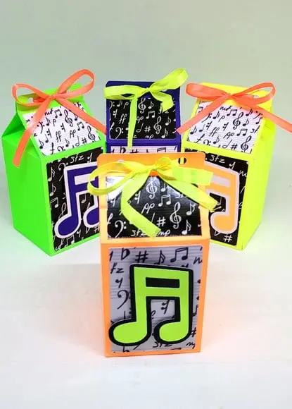 Kit 12 Caixas Milk Neon Nota Musical com Aplique 3d