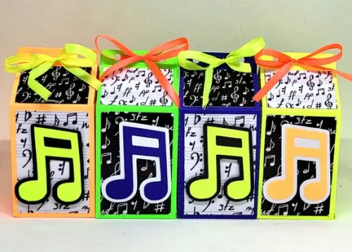 Kit 12 Caixas Milk Neon Nota Musical com Aplique 3d