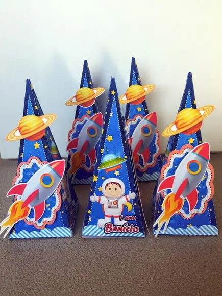 Kit 12 Caixas Pirâmide Astronauta com Aplique 3d
